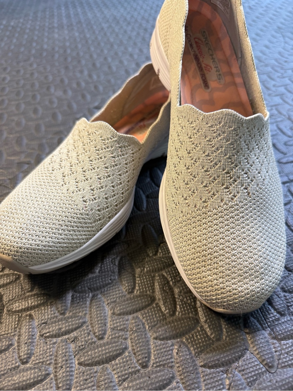 Skechers Classic Fit Air Cooled Memory Foam Knit Slip On Shoes 9.5 Natural